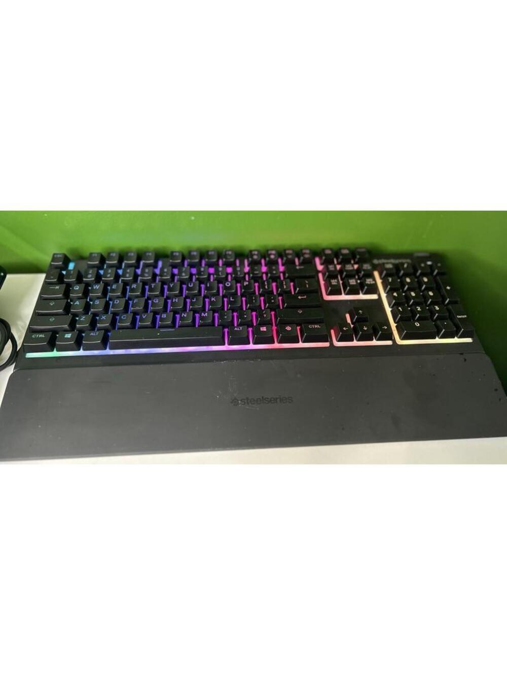 SteelSeries Apex 3 RGB Gaming Keyboard Membrane Water Resistant Wrist Rest USB